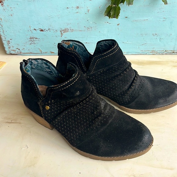 Earth Origins Black Boots- size 7 - Picture 1 of 11